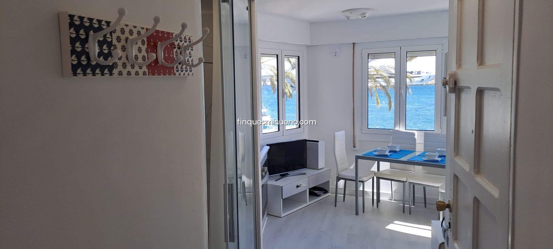 ONLY STUDENTS ONLY FLAT FOR RENT WITH EXTRAORDINARY SEA VIEWS AND PARKING